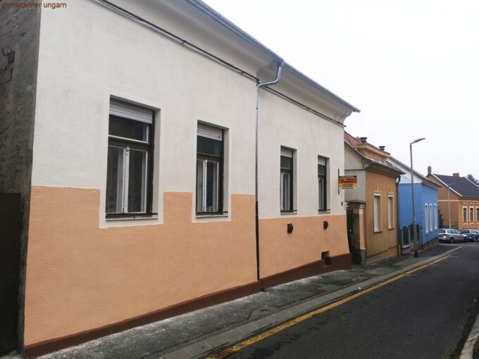 (ABAB) Stadthaus in absoluter Zentrumslage von Keszthely / Ungarn