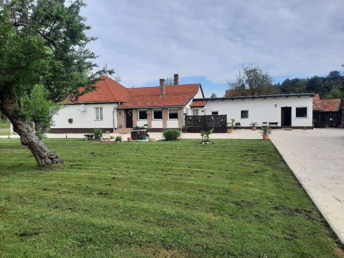 Neuwertiges Landhaus mit viel Platz in ruhiger & idyllischer Lage (AAA-HCM204)