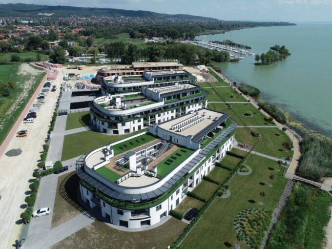 (AAAB) Luxeriöse Neubau-Wohnung direkt am Nordufer des Balaton