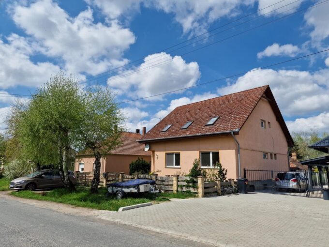 (ABA) Großes, grundsolides Haus, unterkellert, viel Platz und günstig!