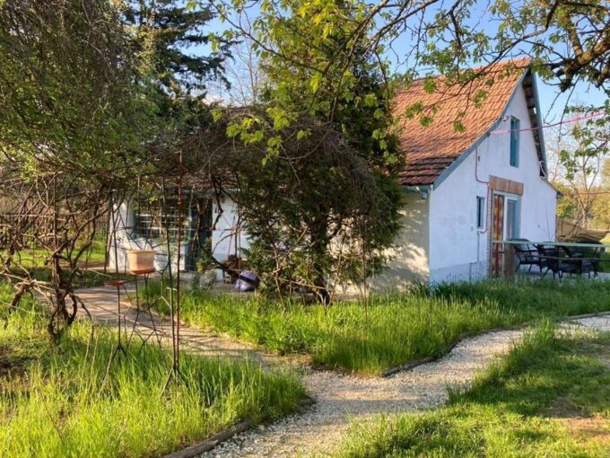 5 Pinzen / Häuser auf großem Grundstück in Alleinlage