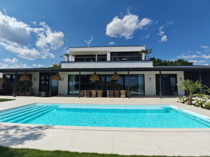 Traumhaftes Designer-Anwesen über dem Balaton mit Seeblick & eigenem Bootsliegeplatz
