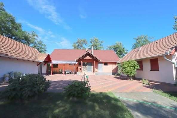 Hochwertiges Landhaus aus 2013 in ruhiger Lage mit Einliegerwohnung (AAA)